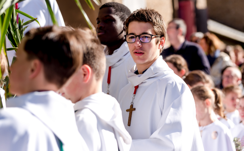 Servant de messe Ado Servant de messe Ado